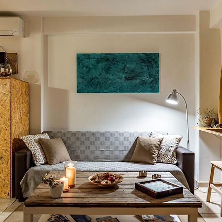 Downtown Central Suite With Private Parking كالاماتا المظهر الخارجي الصورة