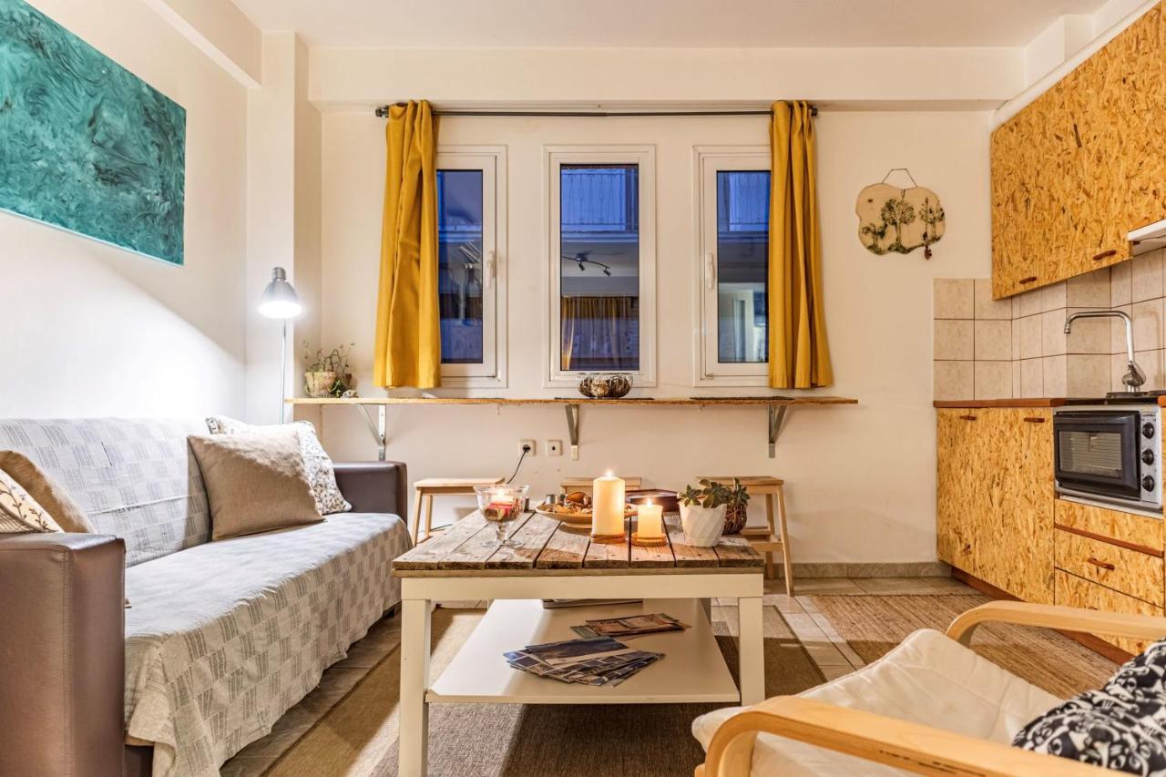 Downtown Central Suite With Private Parking كالاماتا المظهر الخارجي الصورة