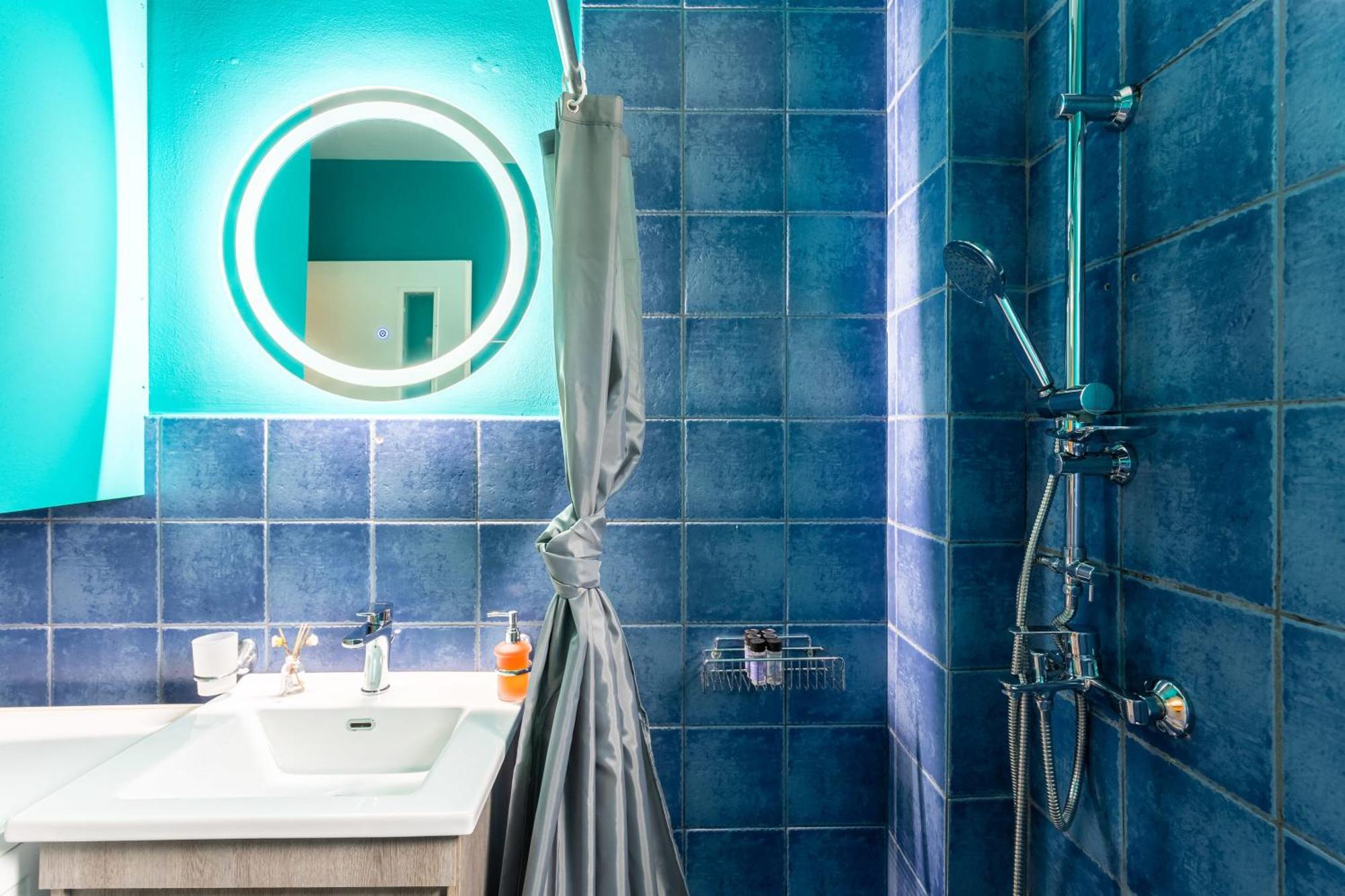 Downtown Central Suite With Private Parking كالاماتا المظهر الخارجي الصورة