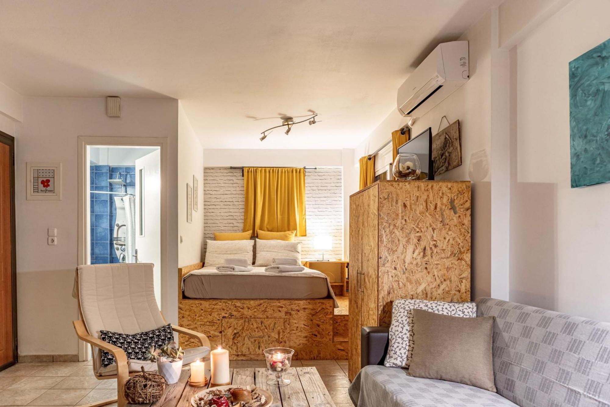 Downtown Central Suite With Private Parking كالاماتا المظهر الخارجي الصورة
