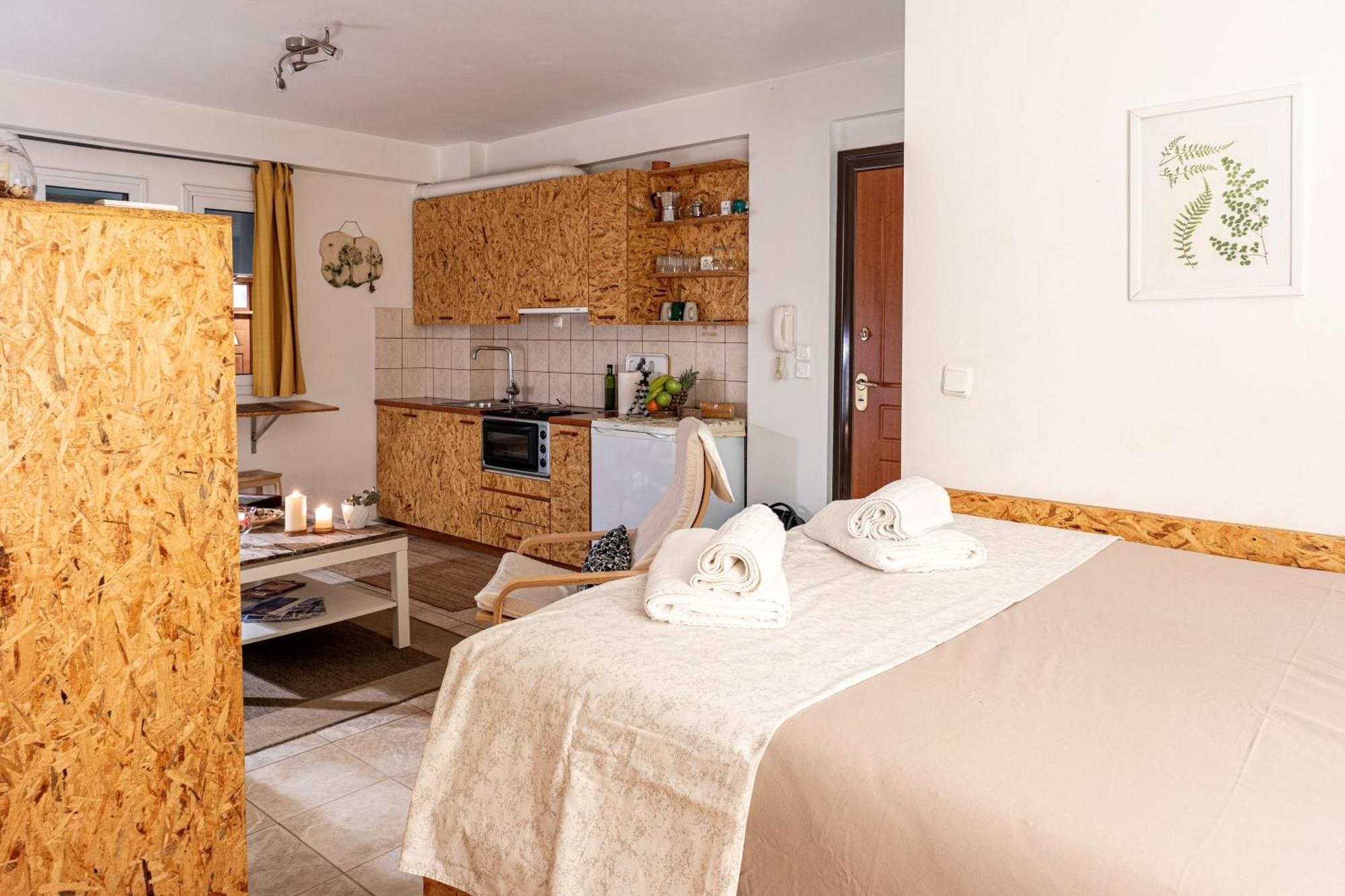 Downtown Central Suite With Private Parking كالاماتا المظهر الخارجي الصورة